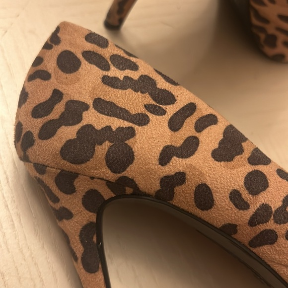 Cheetah Heels - Picture 4 of 6